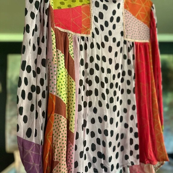 Anthropologie Black/ Pink Long Sleeve swing Blouse - Picture 3 of 6